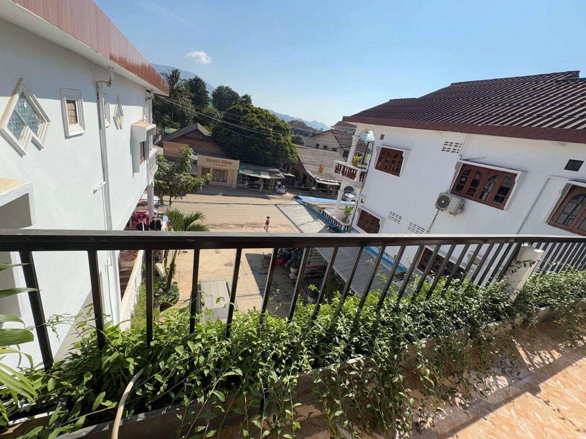 Vang Vieng Green Hotel Dış mekan fotoğraf